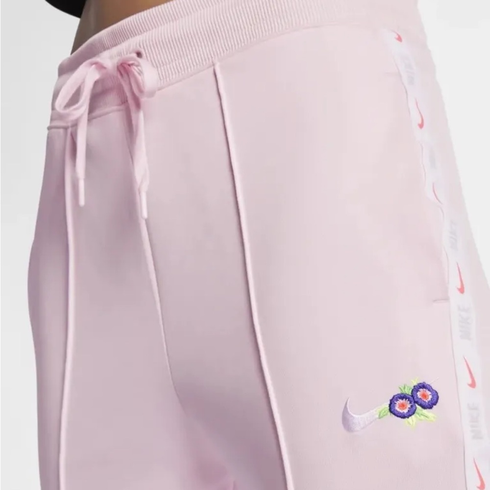 Nike Jogging Pants NWT Standard Fit Small Pink Sportswear. Crop Fit